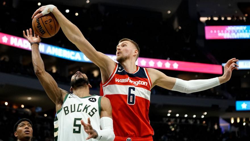 Βαριά ήττα, χωρίς Giannis, για τους Μπακς thumb