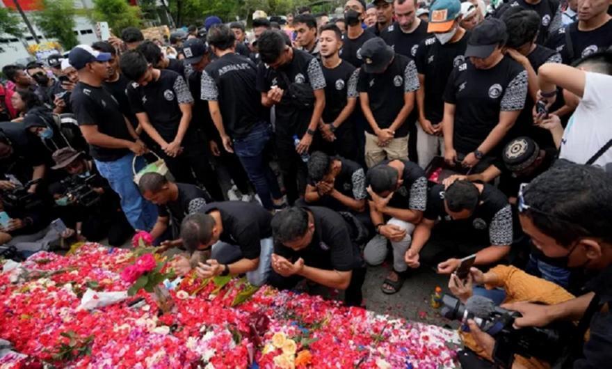 Σοκ: Αυξήθηκαν οι νεκροί στην ποδοσφαιρική τραγωδία... thumb