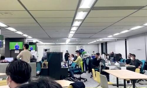 Ιάπωνες δημοσιογράφοι πανηγύρισαν τη νίκη με τη Γερμανία σαν να μη συνέβη τίποτα thumb