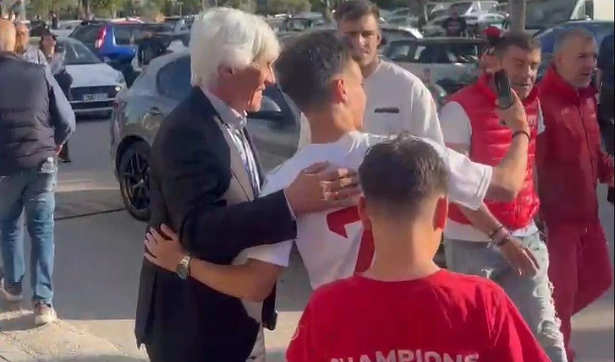 Υπέροχη εικόνα, ο Γιοβάνοβιτς φωτογραφήθηκε με φίλους του Ολυμπιακού thumb