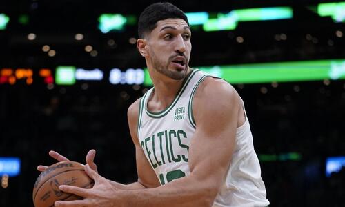 «Ο ΛεΜπρόν είναι σαν δικτάτορας του NBA» thumb