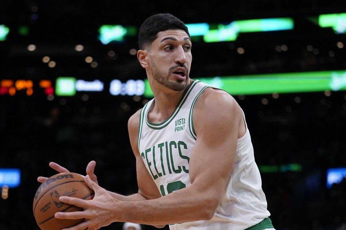 «Ο ΛεΜπρόν είναι σαν δικτάτορας του NBA» thumb