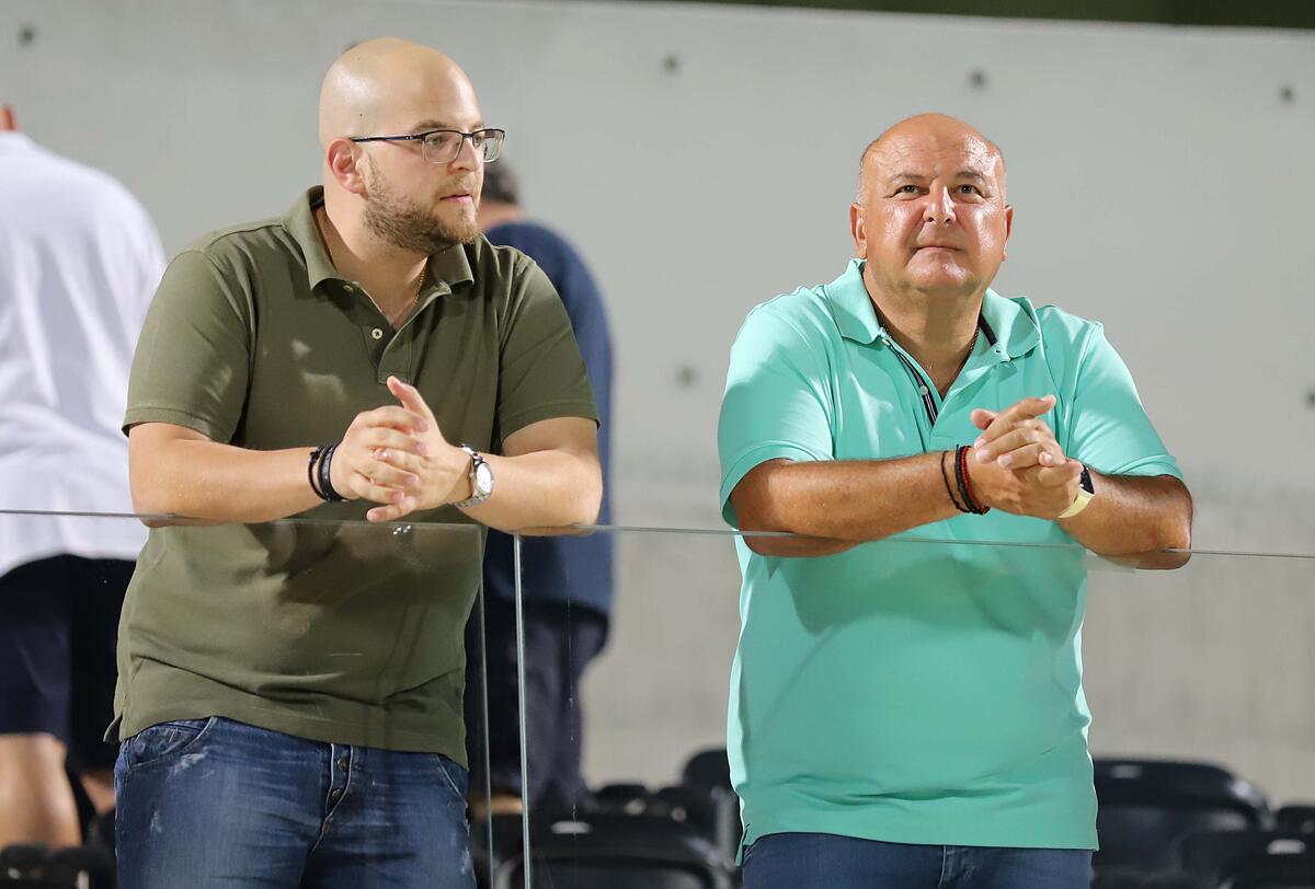 Αναμονή για μέτρα (Λάρνακα) thumb