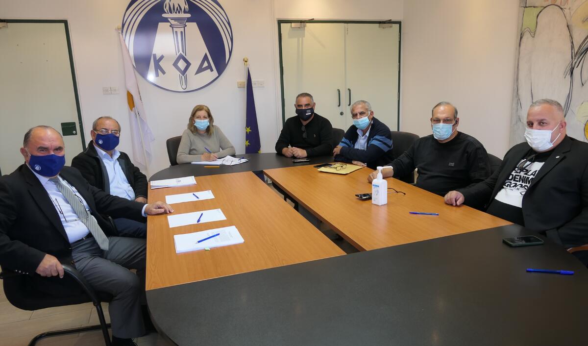 Ο Πρόεδρος του ΚΟΑ συναντήθηκε με το Σωματείο Καρμιώτισσα Πολεμιδιών thumb