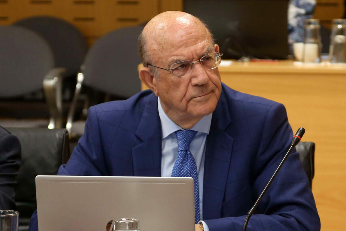 «Ανακόλουθος, άλλαξε ρότα» thumb