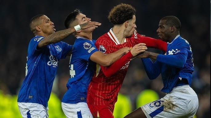 Premier League: Όλα τα φώτα στο «Άνφιλντ» thumb