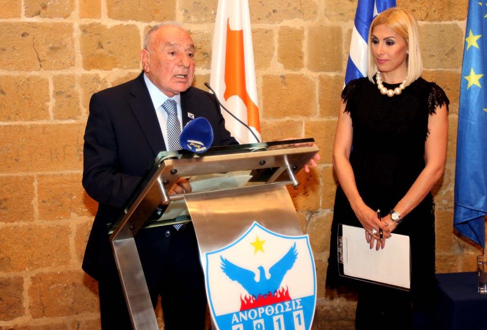 Ανόρθωση για τον «χαμό» Κίκη Κωνσταντίνου: «Ο Δρυς έπεσεν…» thumb