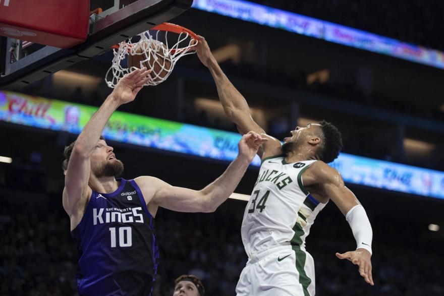 NBA: Βαριά ήττα για Μπακς, πάλευε μόνος του ο Γιάννης thumb