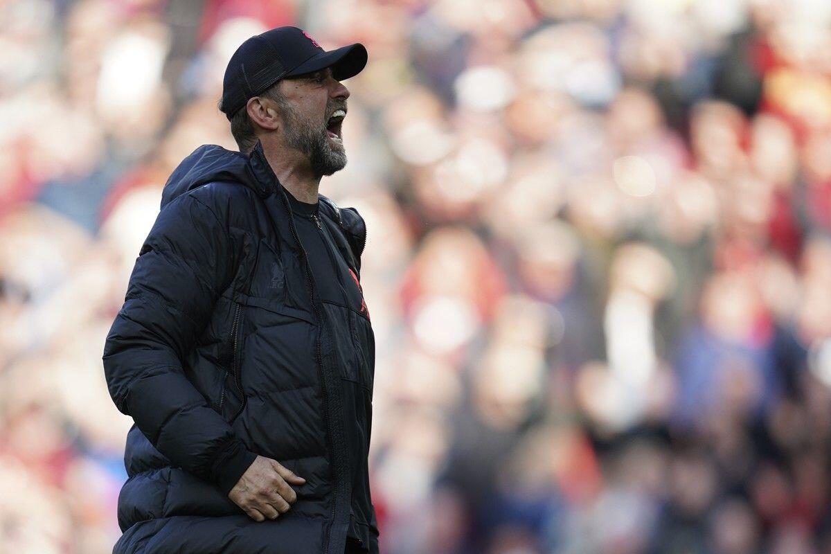 Ο έντονος πανηγυρισμός του Κλοπ μπροστά στο Kop μετά από τη νίκη επί της Έβερτον thumb