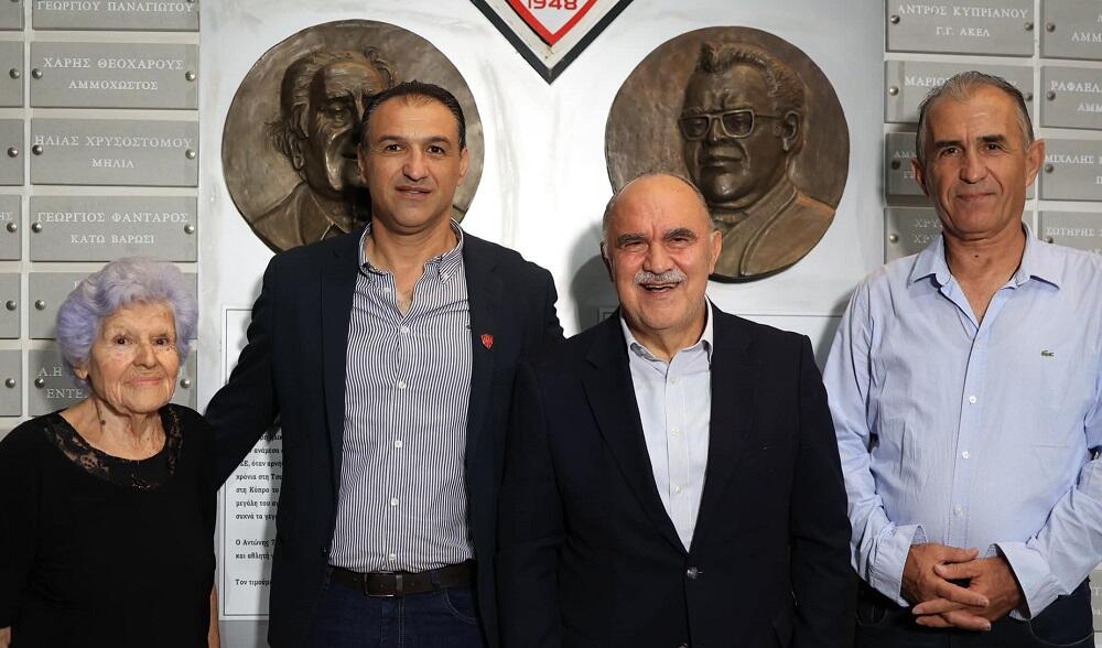 Στην τελετή αποκαλυπτηρίων προσόψεων της Νέας Σαλαμίνας ο Πρόεδρος του ΚΟΑ thumb