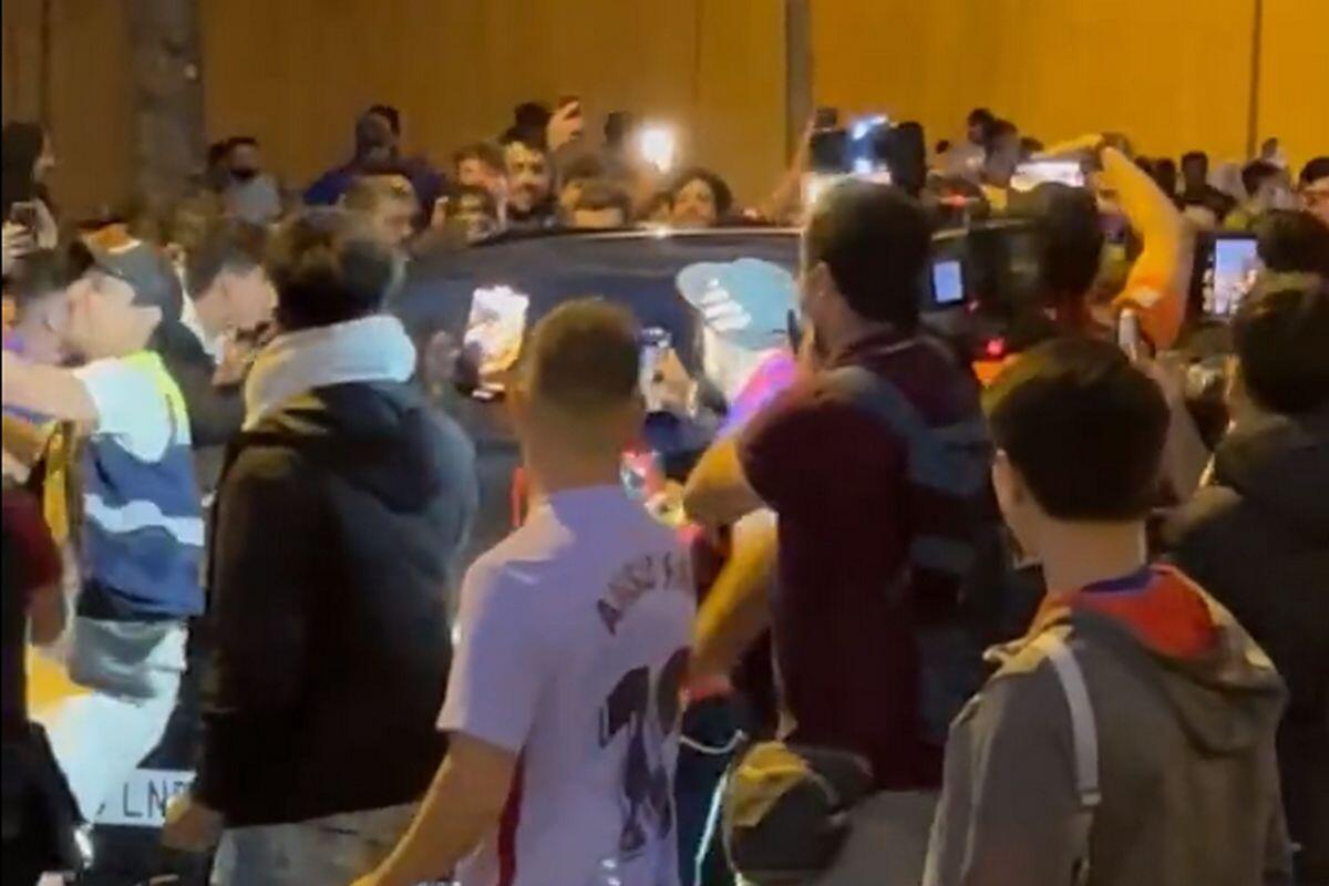 Οπαδοί της Μπαρτσελόνα προπηλάκισαν τον Κούμαν (ΒΙΝΤΕΟ) thumb