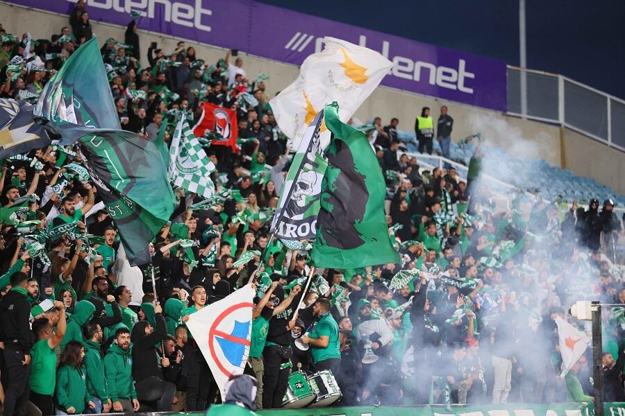 ΦΩΤΟ: Οπαδοί της Ομόνοιας στα γραφεία της ομάδας! thumb