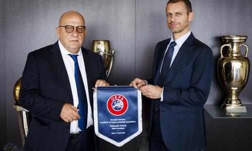 Ο Πρόεδρος της UEFA συγχαίρει το Γιώργο Κούμα για την επανεκλογή του thumb