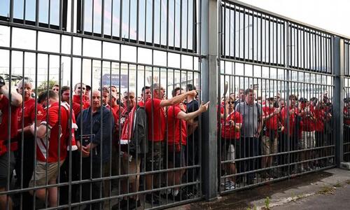 Mαζικές μηνύσεις κατά της UEFA από οπαδούς της Λίβερπουλ thumb