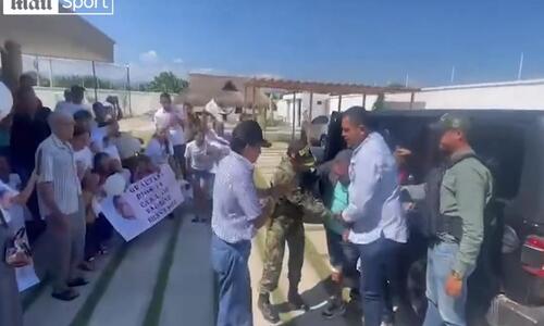Συγκινητικό βίντεο: Η στιγμή που ο πατέρας του Ντίας επιστρέφει στην οικογένειά του μετά την απαγωγή thumb