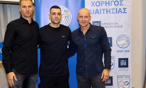 Έγινε και αυτό: Πληρώνουν με το τσουβάλι... για διαιτητή! thumb