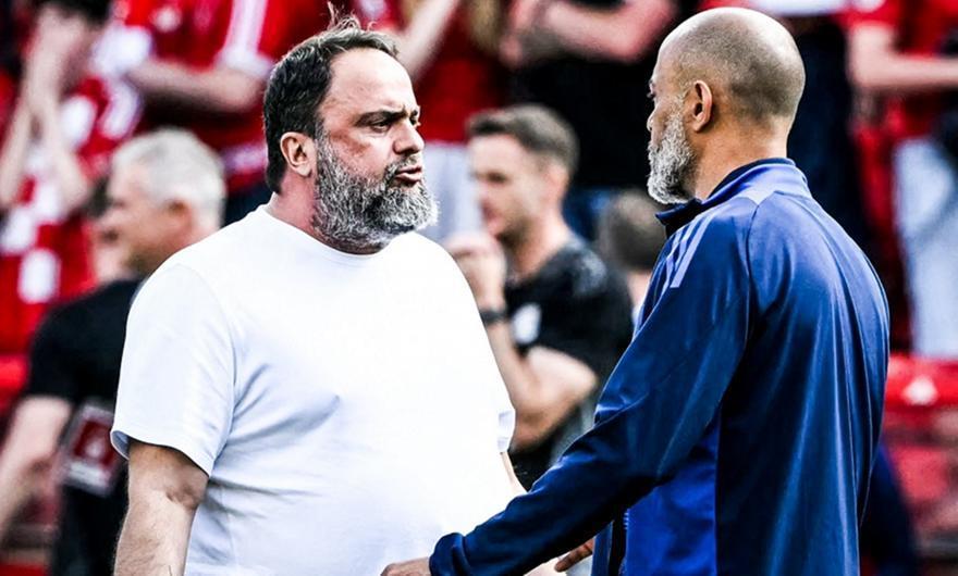 «Γι' αυτό είναι πλούσιος»: Οι αντιδράσεις γι' αυτό που κρατούσε ο Μαρινάκης thumb