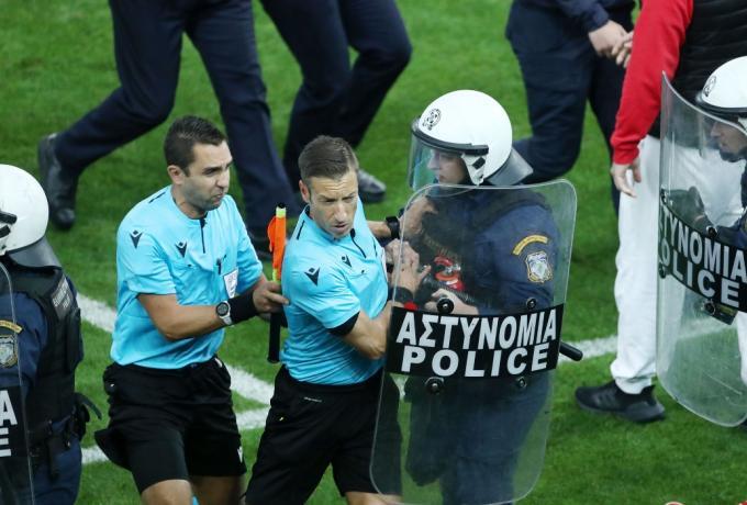 Σοβαρές καταγγελίες από τον Ιταλό ρεφ: «Με χτύπησαν στα γεννητικά όργανα»! thumb