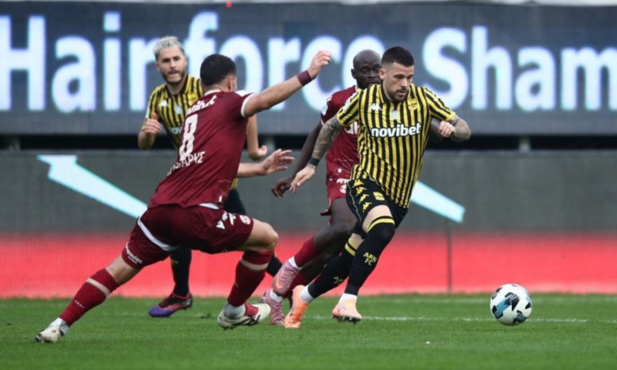 Super League: Έσπασε τα δοκάρια ο Asteras AKTOR, άντεξε ο Άρης των δέκα παικτών thumb
