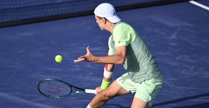 Αδιανόητο: Ο Μένσικ πέταξε τη ρακέτα του στο ball boy! (vid) thumb