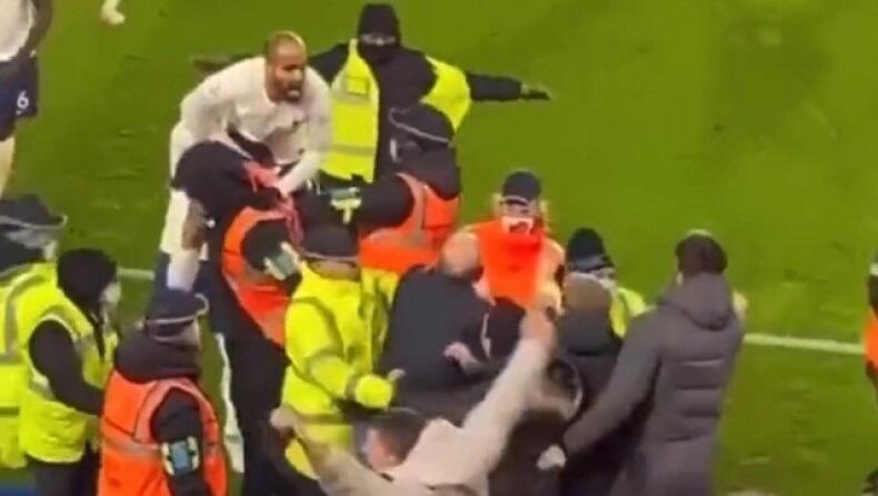 Πήδηξε τρελαμένος στην πλάτη ενός steward ο Λούκας και πανηγύριζε! (vids) thumb