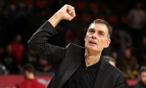 Προανήγγειλε επέκταση συμβολαίου με... σκάκι! thumb