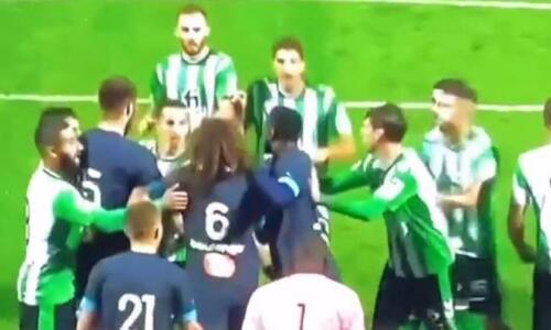 Τρομερές στιγμές: Απίστευτο ξύλο σε φιλικό (vid) thumb