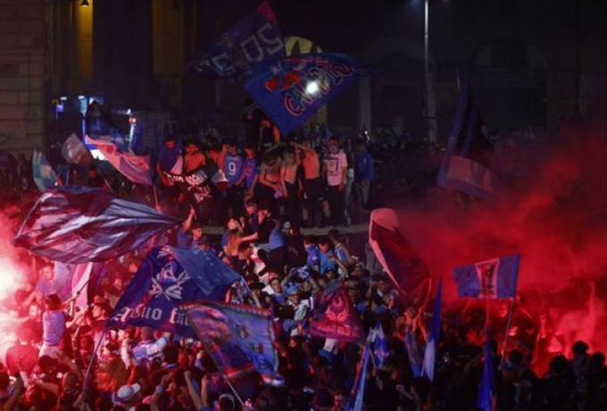 Ένας νεκρός και επτά τραυματίες στη Νάπολη στους εορτασμούς για το πρωτάθλημα thumb
