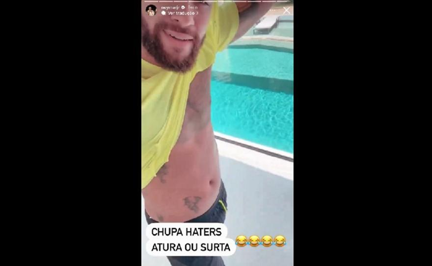 Τα «έχωσε» με άσεμνες χειρονομίες στους haters ο Νεϊμάρ! (Βίντεο) thumb