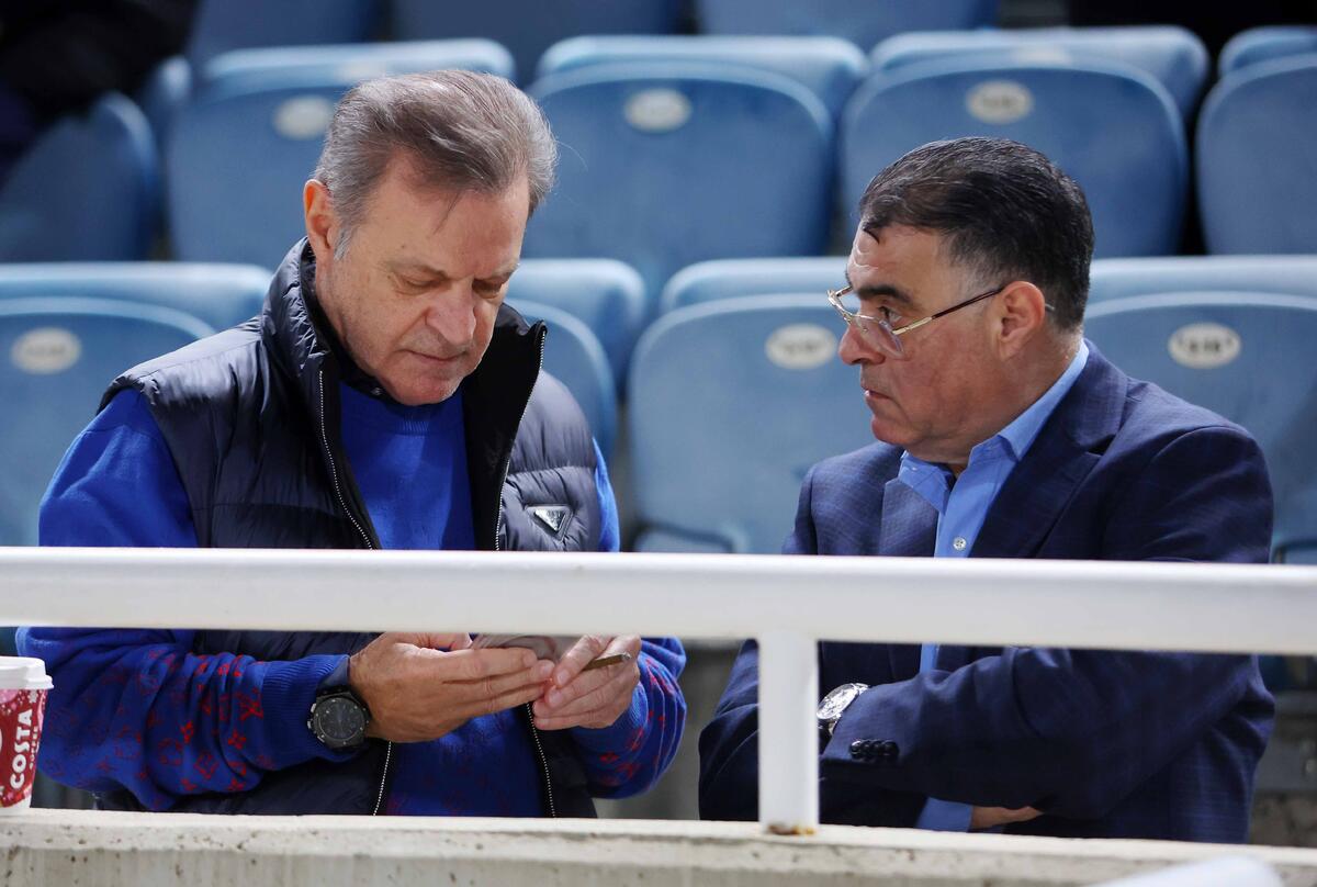 Όσο δεν πέφτουν υπογραφές… thumb