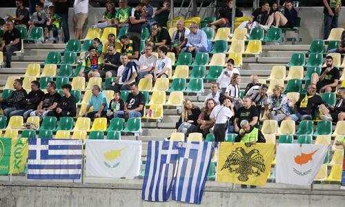 Φωτογραφίες: Οι φίλοι της ΑΕΚ στην Αρένα thumb