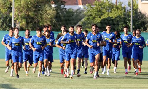 Με μπροστάρηδες Οκριαβίλι και Κβιλιτάια ο ΑΠΟΕΛ thumb