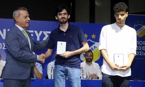 Τίμησε τους οπαδούς του το ΑΠΟΕΛ thumb