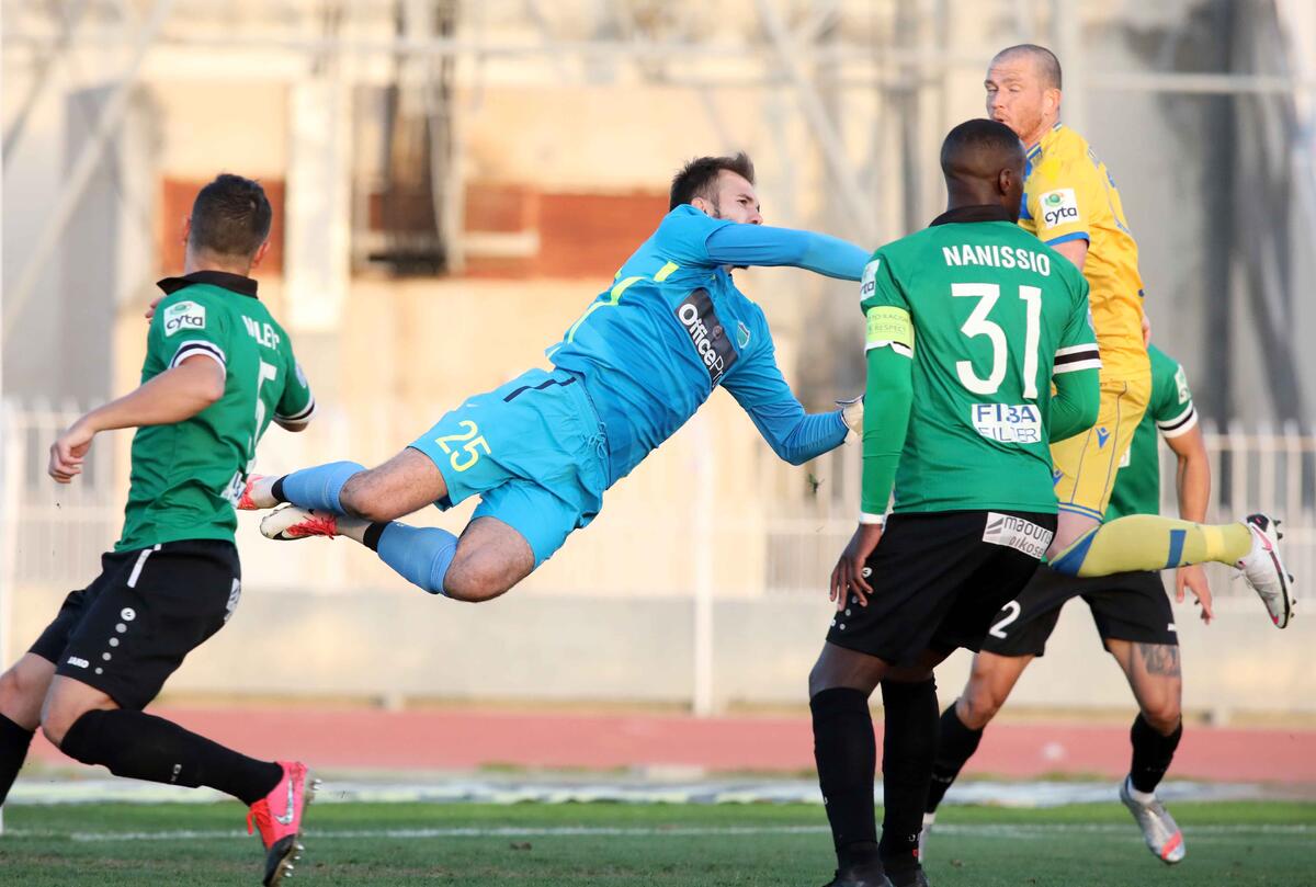 Τελικό: Ολυμπιακός-ΑΠΟΕΛ 2-3 thumb