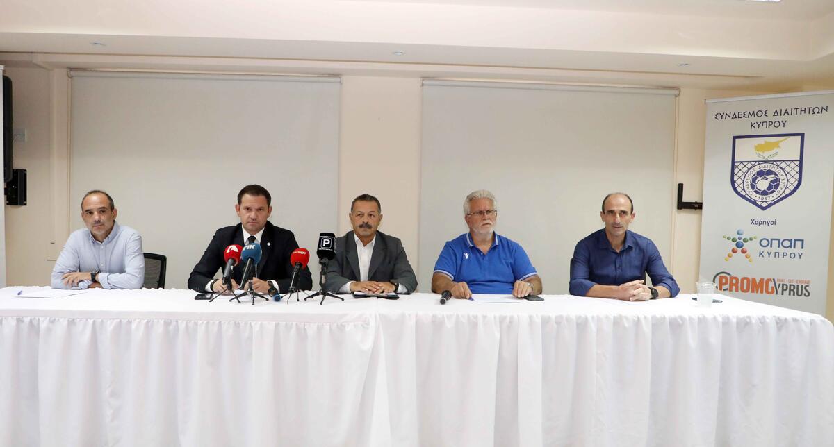 Παραδοχή Πάπουτσου: «Υπάρχει αδυναμία, όμως υπάρχουν πάνω από 15 ικανοί ρεφ» thumb