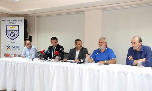 ΠΑΣΠ-Διαιτητές και Προπονητές σε μία κοινή γραμμή (φωτογραφίες) thumb