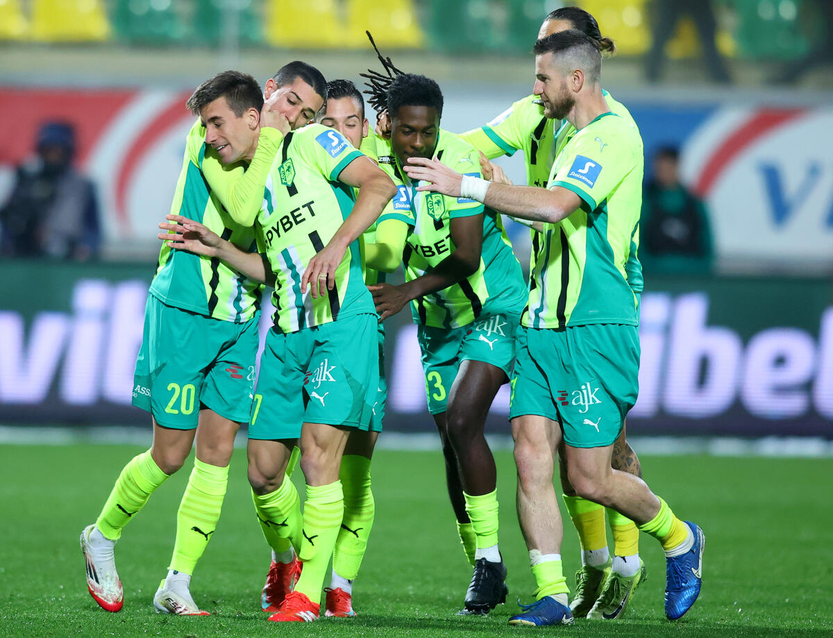 ΑΕΚ – ΑΕΛ 2-0: Αγχώθηκε, τα χρειάστηκε αλλά στο τέλος πήρε σπουδαία νίκη! thumb