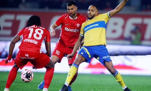 Νέα Σαλαμίνα-ΑΠΟΕΛ 1-1: Ερυθρόλευκο μπλόκο στο «Αμμόχωστος»... με δραματικό φινάλε! thumb