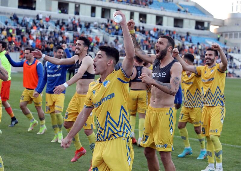 Τα «όλε-όλε» με τους ΑΠΟΕΛίστες! (pics) thumb