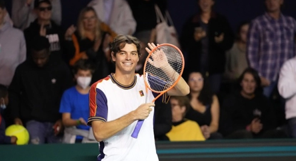 Paris Masters: Ο Φριτζ πέταξε πρόωρα εκτός τον Ρούμπλεφ thumb