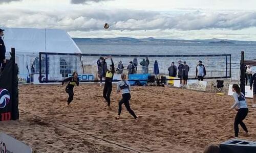  Κοινοπολιτειακοί Beach Voley: Εντυπωσιακά άρχισαν οι ομάδες μας thumb