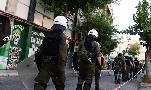 Αρνήθηκαν τα ΜΑΤ να πάνε έξω από την Λεωφόρο thumb