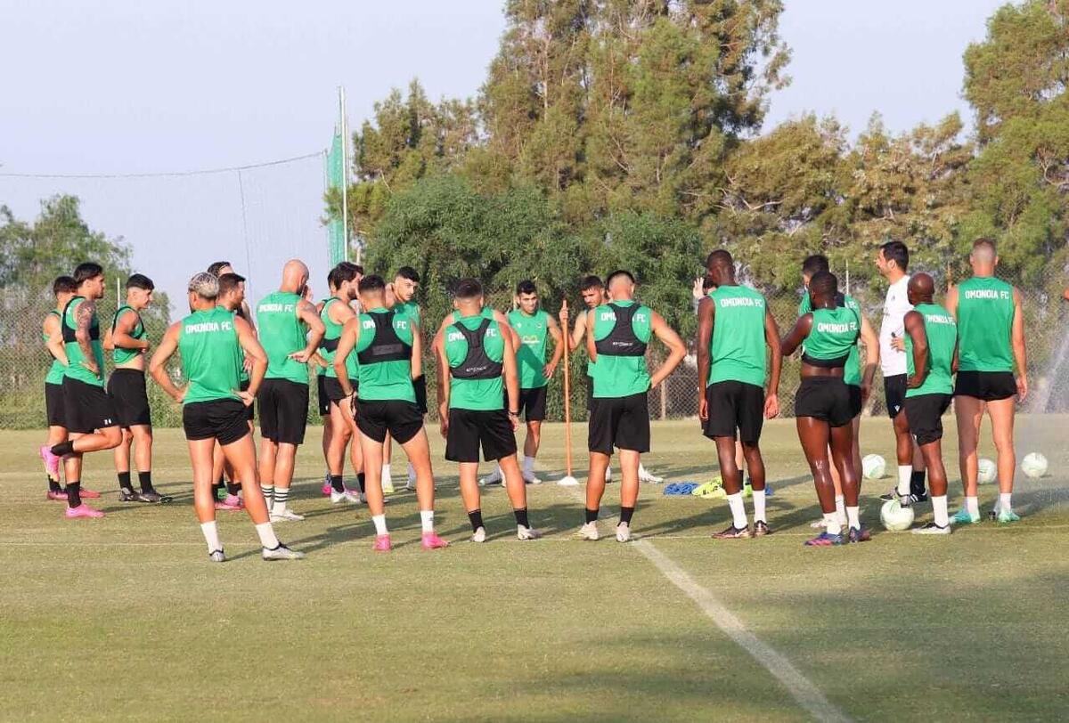 Επιστροφή στο «Ηλίας Πούλλος» - Ξεκαθαρίζει για διεθνείς συν έναν thumb