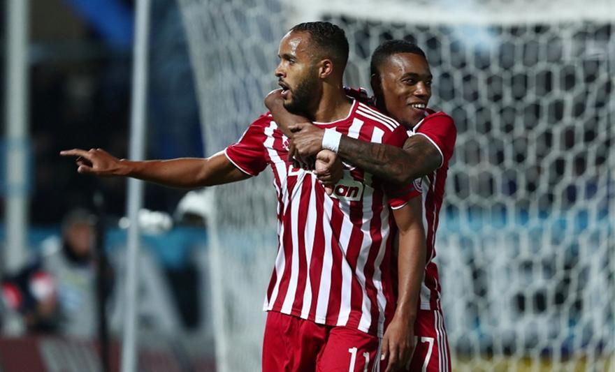 Super League: Τα φώτα στον Πειραιά thumb