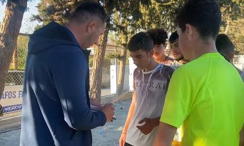 «Ας κάνουμε το sold out»! (vid) thumb