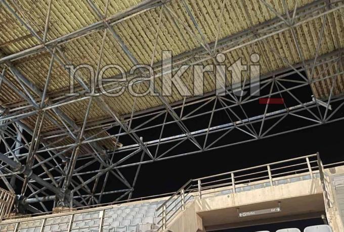 Οι ισχυροί άνεμοι «πήραν και σήκωσαν» το στέγαστρο του Παγκρητίου Σταδίου thumb