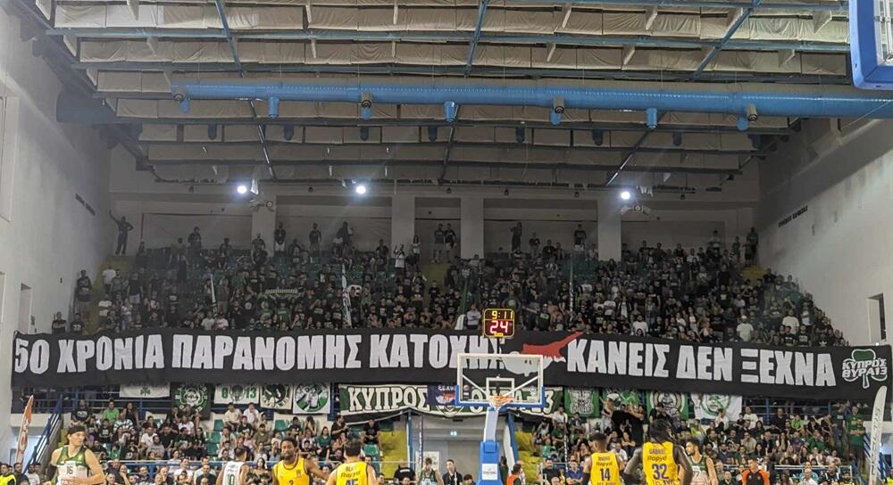 Αντικατοχικό πανό στο ΠΑΟ-Μακάμπι - Αποβλήθηκε ο Αταμάν thumb