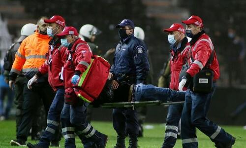 Τραυματίστηκε οπαδός και αποχώρησε με φορείο thumb