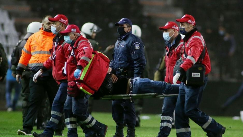 Τραυματίστηκε οπαδός και αποχώρησε με φορείο thumb