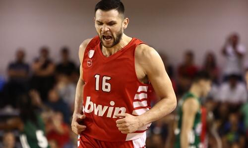 Κόκκινη η πρώτη κούπα της σεζόν με περίπατο επί των πρασίνων στον τελικό του Super Cup thumb